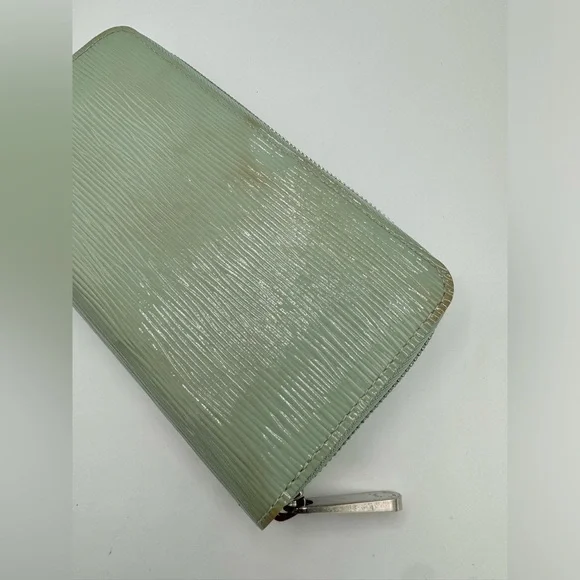 Louis Vuitton Epi Electric Zippy Wallet Amande